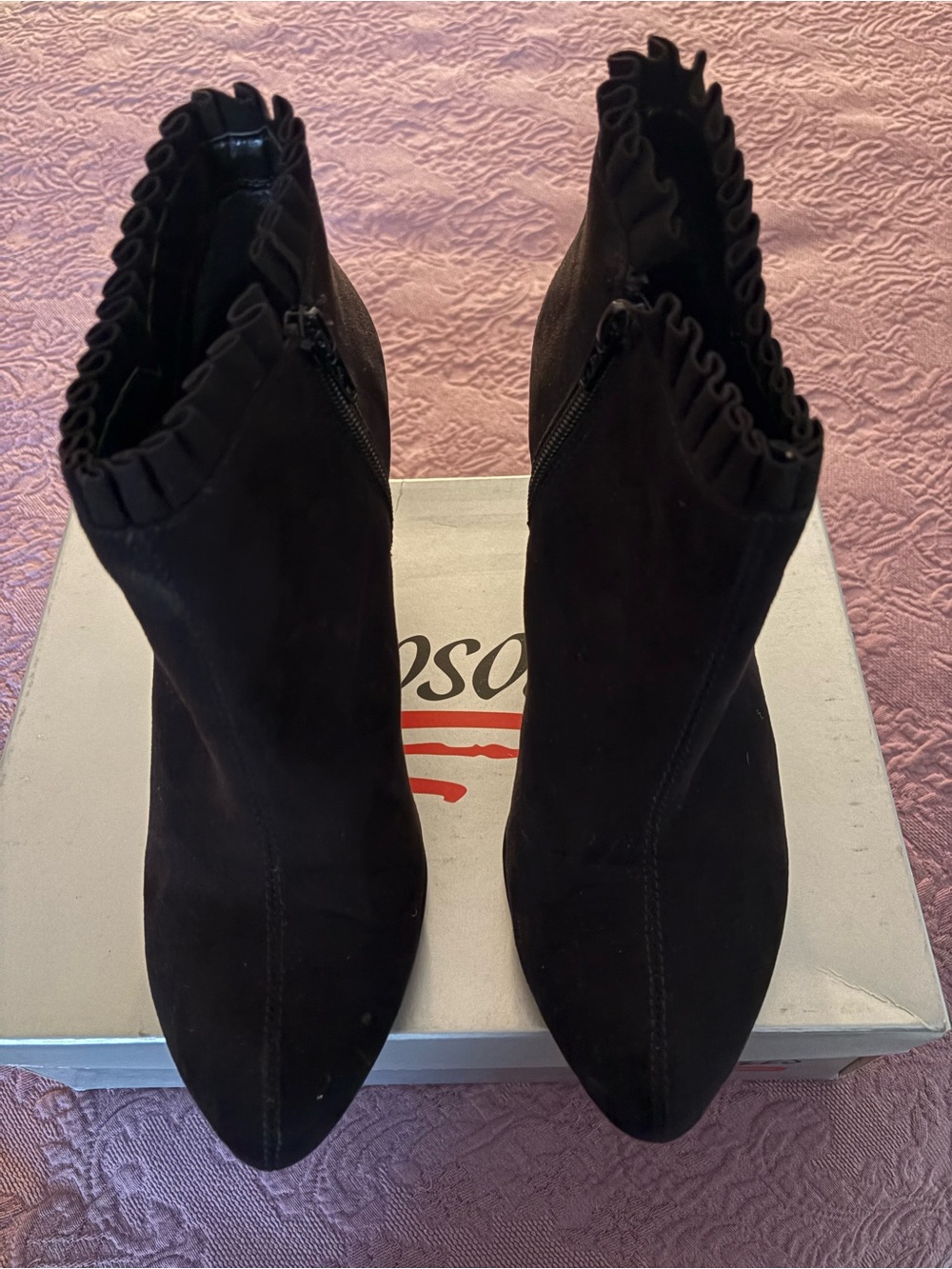 Black Women's Ruffle-Trim Ankle Boots Sandpaper by Aerosoles size 8.5